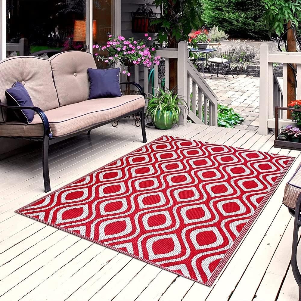 Playa Outdoor Rug - Crease-Free Recycled Plastic Floor Mat for Patio, Camping, Beach, Balcony, Porch, Deck - Weather, Water, Stain, Lightweight, Fade and UV Resistant - Venice- Red & White