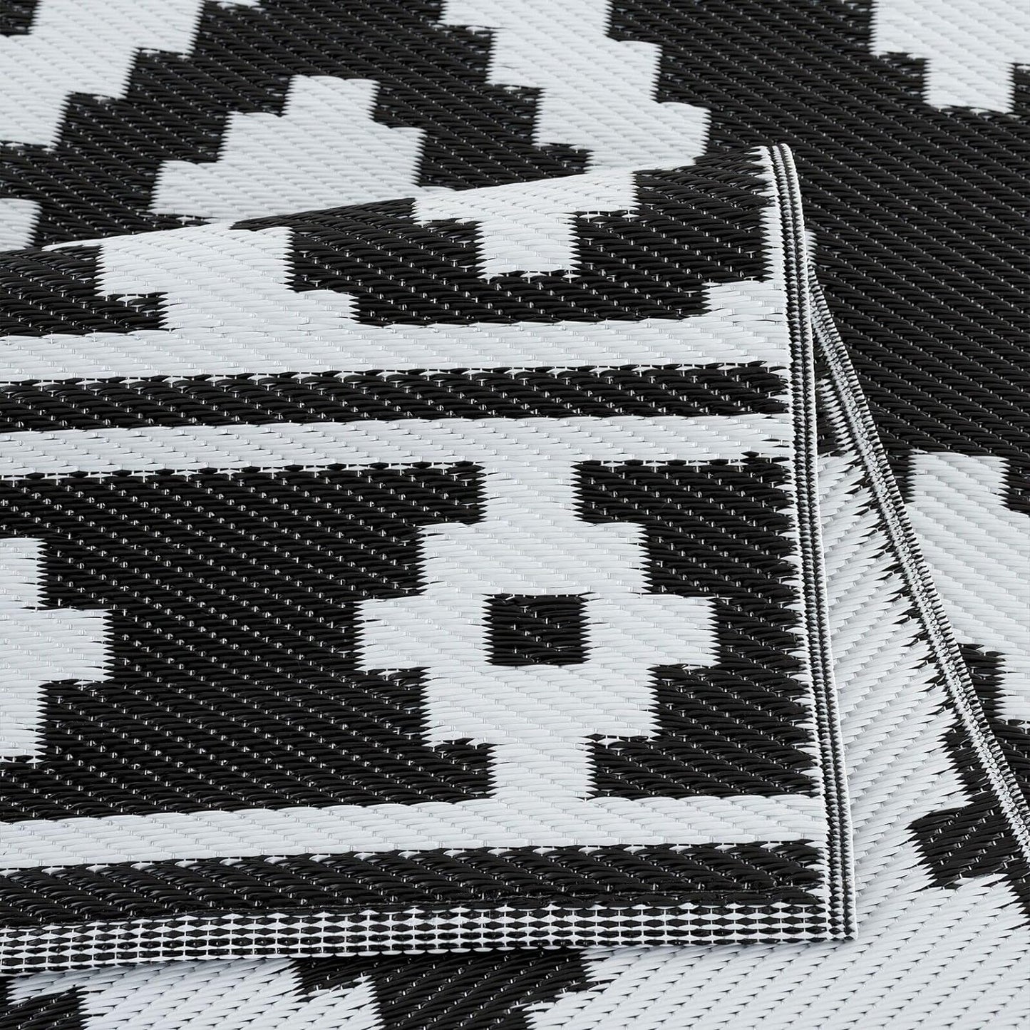 Playa Outdoor Rug - Crease-Free Recycled Plastic Floor Mat for Patio, Camping, Beach, Balcony, Porch, Deck - Weather, Water, Stain, Lightweight, Fade and UV Resistant - Milan- Black & White