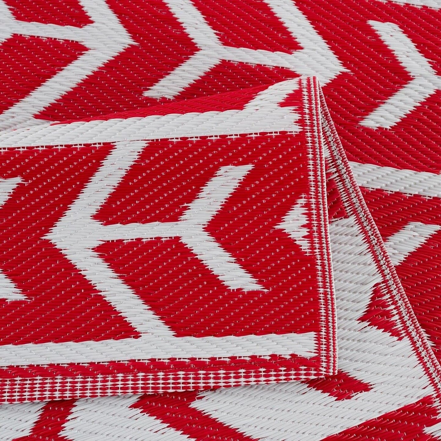 Playa Outdoor Rug - Crease-Free Recycled Plastic Floor Mat for Patio, Camping, Beach, Balcony, Porch, Deck - Weather, Water, Stain, Lightweight, Fade and UV Resistant - Amsterdam- Red & White