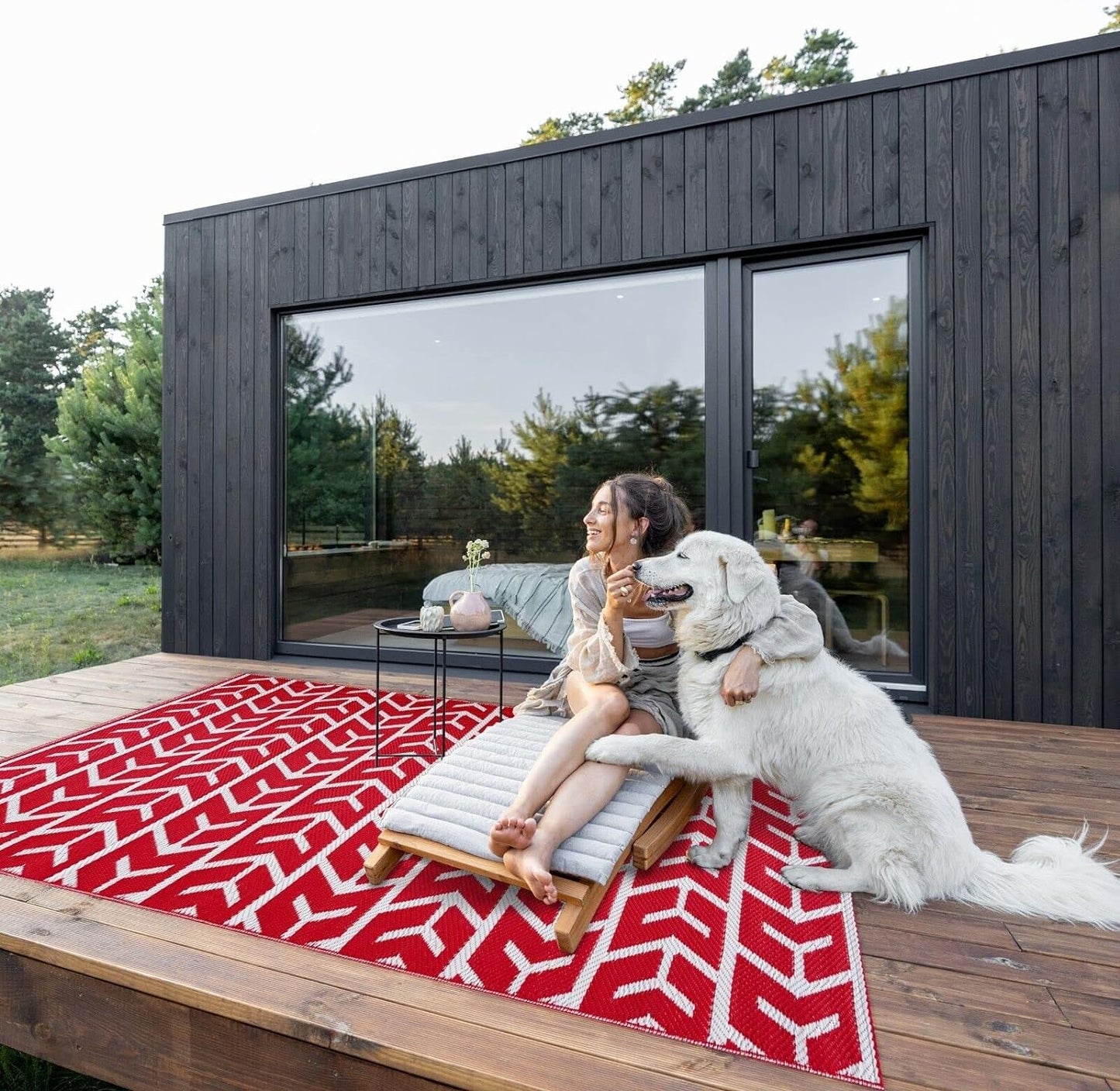 Playa Outdoor Rug - Crease-Free Recycled Plastic Floor Mat for Patio, Camping, Beach, Balcony, Porch, Deck - Weather, Water, Stain, Lightweight, Fade and UV Resistant - Amsterdam- Red & White
