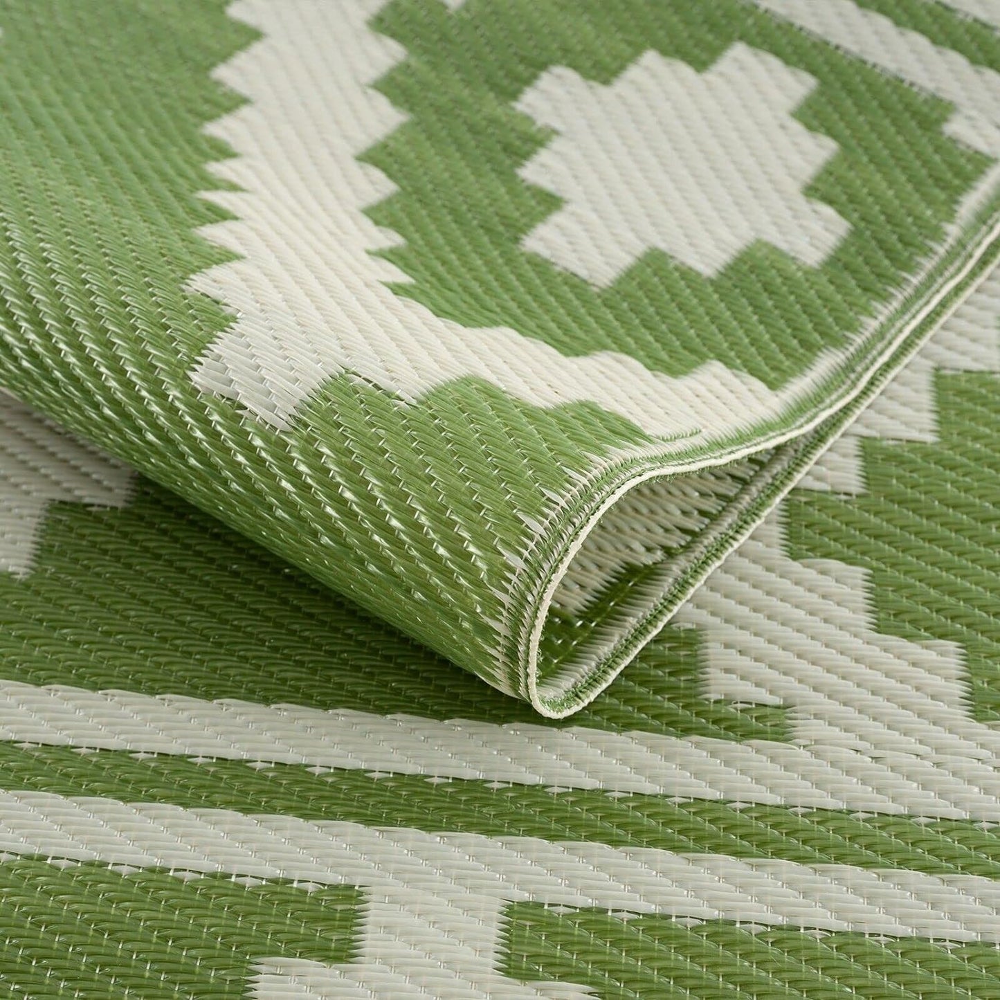 Playa Outdoor Rug - Crease-Free Recycled Plastic Floor Mat for Patio, Camping, Beach, Balcony, Porch, Deck - Weather, Water, Stain, Lightweight, Fade and UV Resistant - Milan- Green & Creme