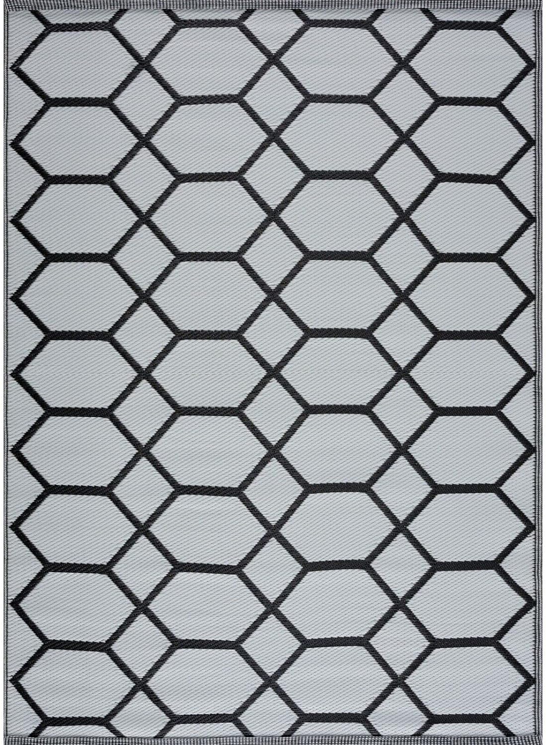 Playa Outdoor Rug - Crease-Free Recycled Plastic Floor Mat for Patio, Camping, Beach, Balcony, Porch, Deck - Weather, Water, Stain, Lightweight, Fade and UV Resistant - Miami- Black & White