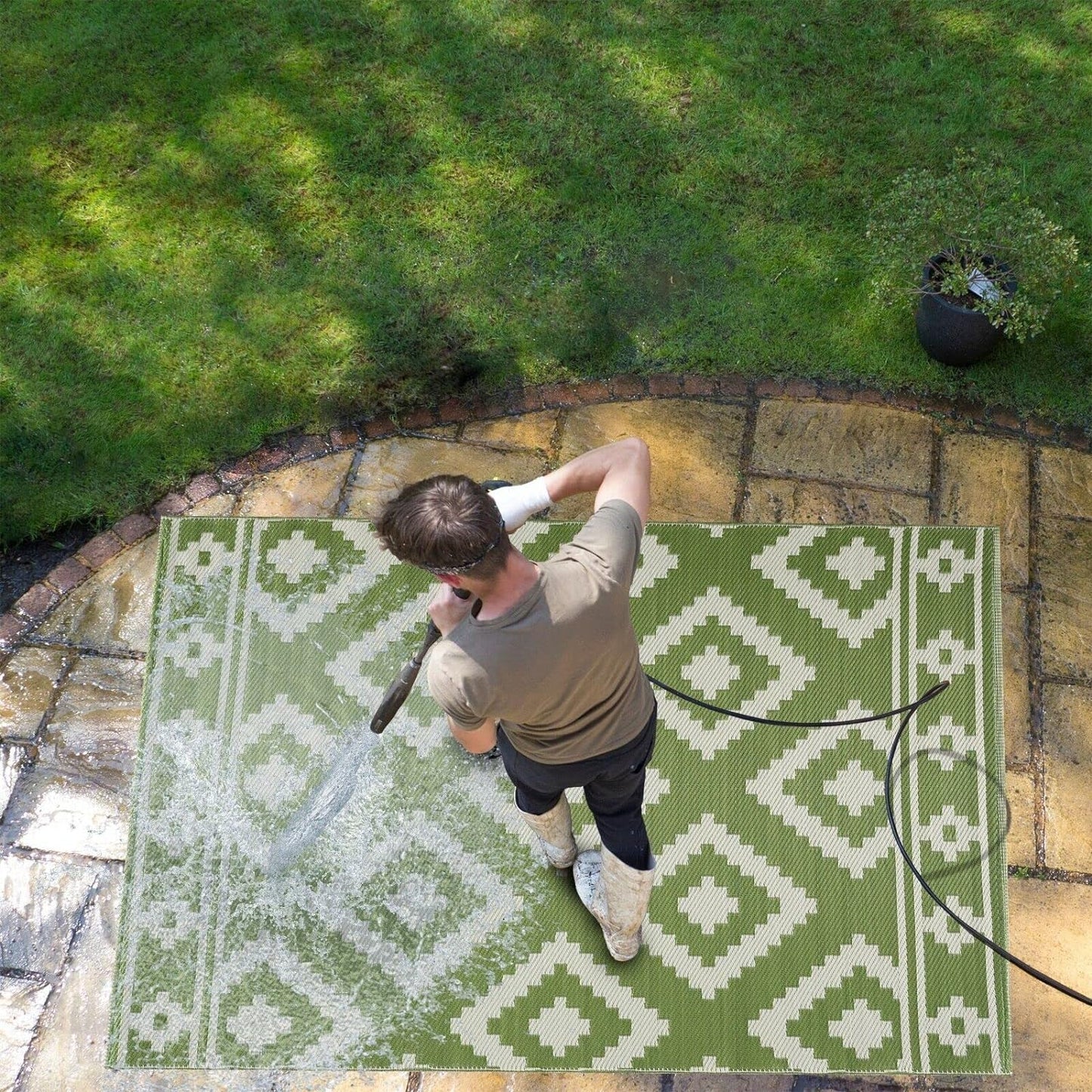Playa Outdoor Rug - Crease-Free Recycled Plastic Floor Mat for Patio, Camping, Beach, Balcony, Porch, Deck - Weather, Water, Stain, Lightweight, Fade and UV Resistant - Milan- Green & Creme