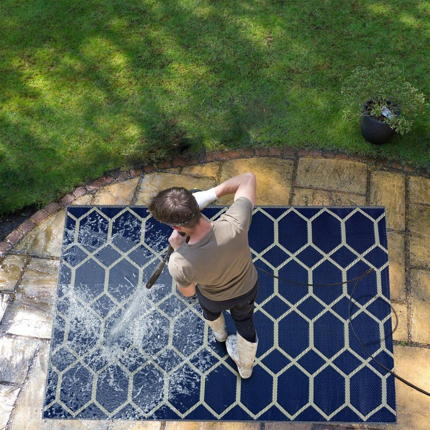 Playa Outdoor Rug - Crease-Free Recycled Plastic Floor Mat for Patio, Camping, Beach, Balcony, Porch, Deck - Weather, Water, Stain, Lightweight, Fade and UV Resistant - Miami- Navy & Creme