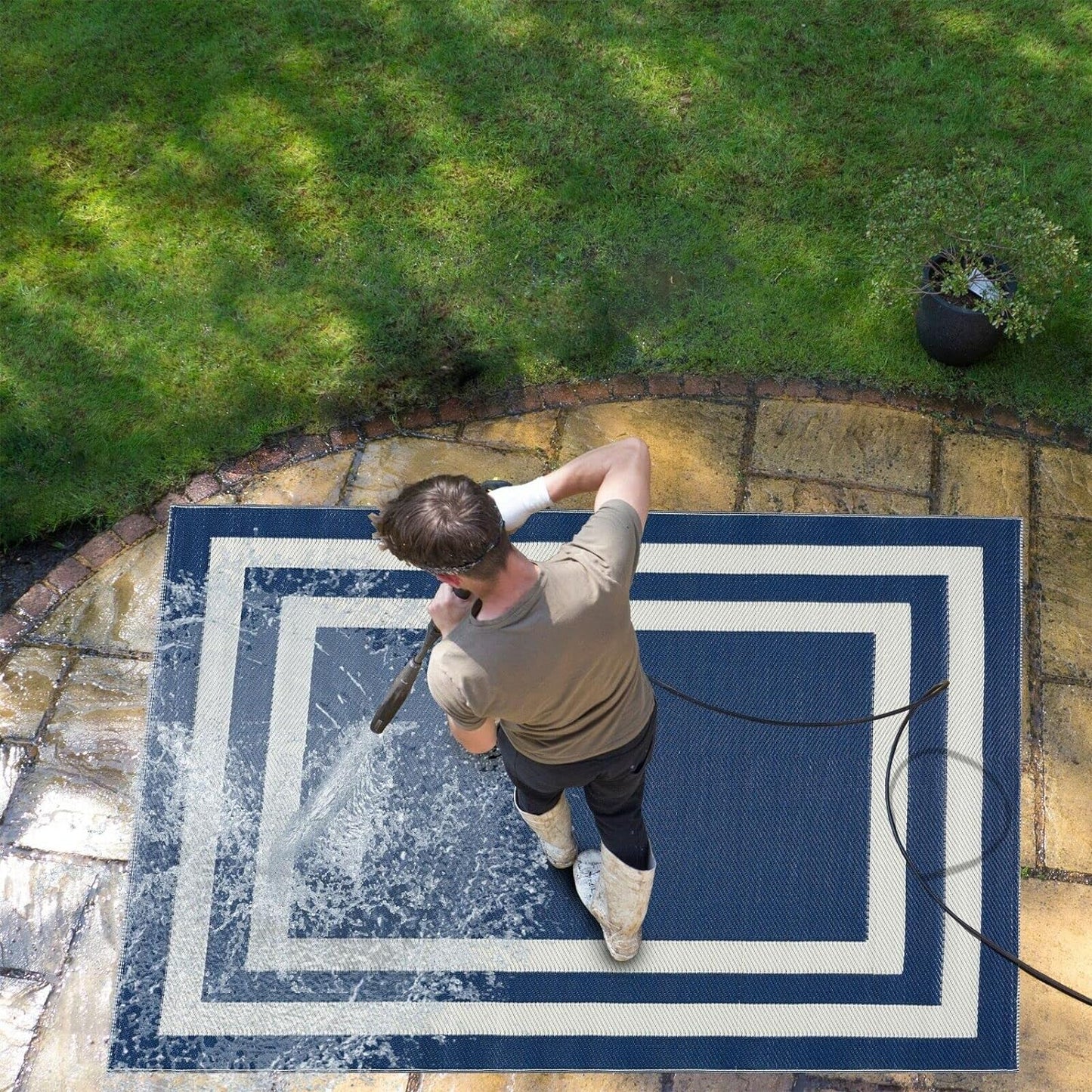 Playa Outdoor Rug - Crease-Free Recycled Plastic Floor Mat for Patio, Camping, Beach, Balcony, Porch, Deck - Weather, Water, Stain, Lightweight, Fade and UV Resistant - Paris- Navy & Creme