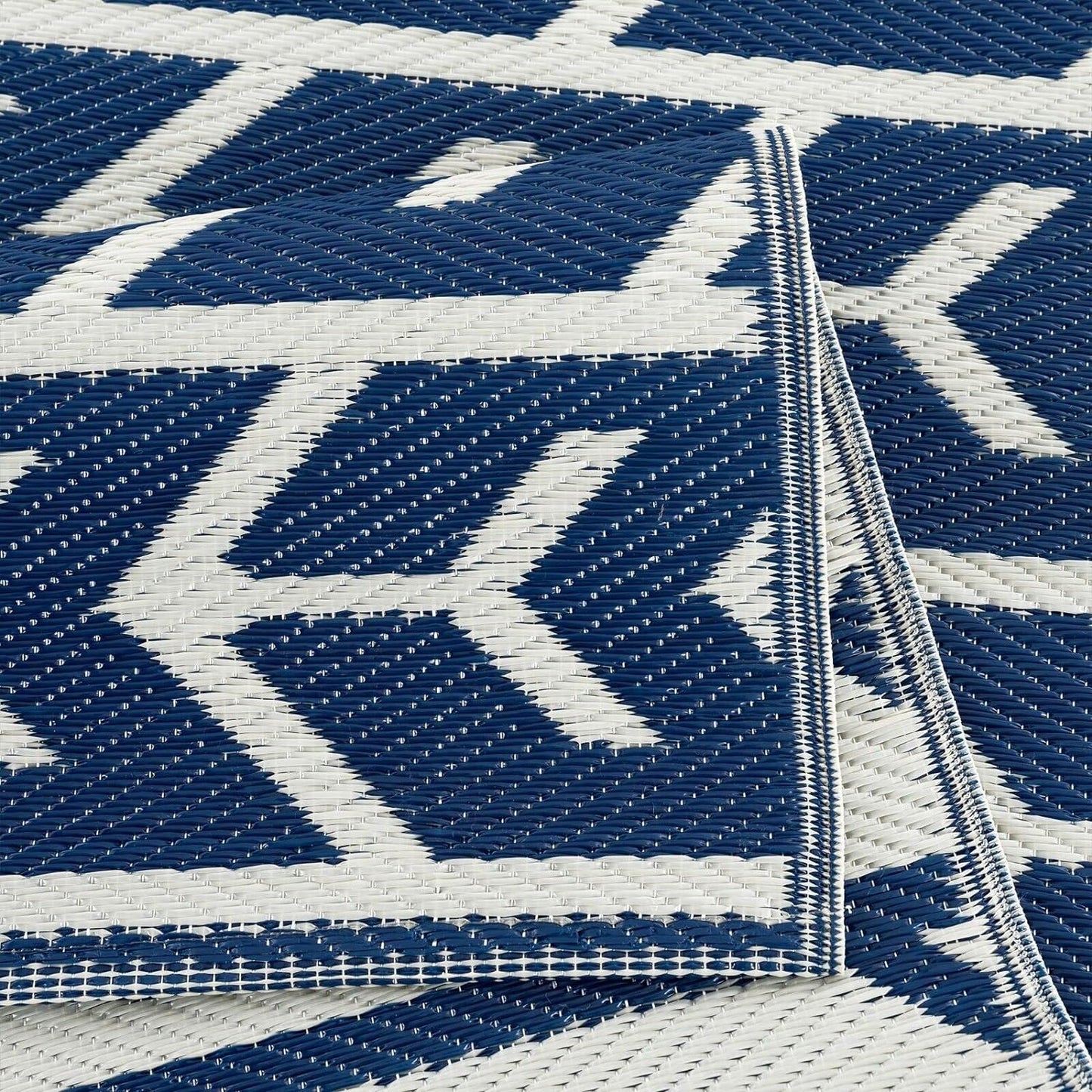Playa Outdoor Rug - Crease-Free Recycled Plastic Floor Mat for Patio, Camping, Beach, Balcony, Porch, Deck - Weather, Water, Stain, Lightweight, Fade and UV Resistant - Amsterdam- Navy & Creme