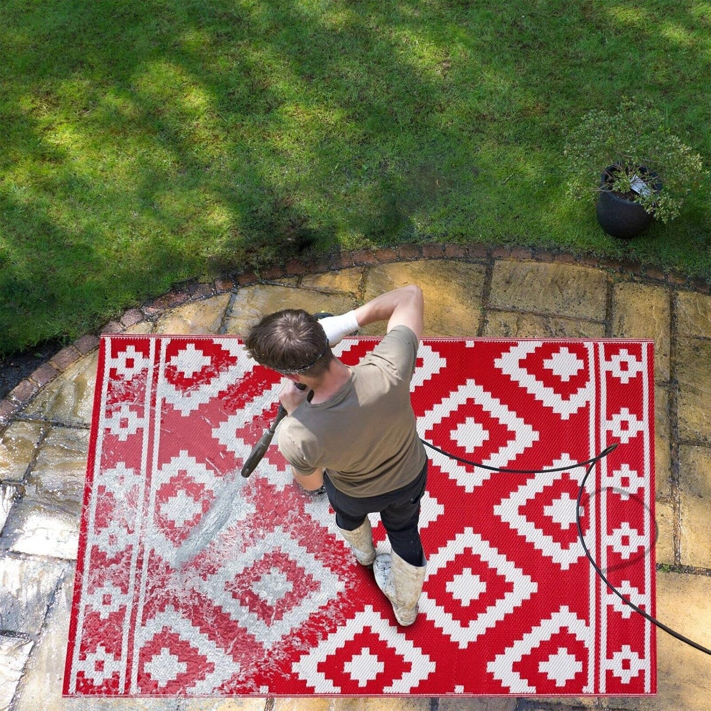 Playa Outdoor Rug - Crease-Free Recycled Plastic Floor Mat for Patio, Camping, Beach, Balcony, Porch, Deck - Weather, Water, Stain, Lightweight, Fade and UV Resistant - Milan- Red & White
