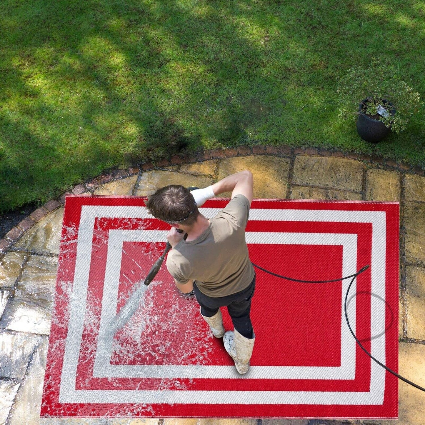 Playa Outdoor Rug - Crease-Free Recycled Plastic Floor Mat for Patio, Camping, Beach, Balcony, Porch, Deck - Weather, Water, Stain, Lightweight, Fade and UV Resistant - Paris- Red & White