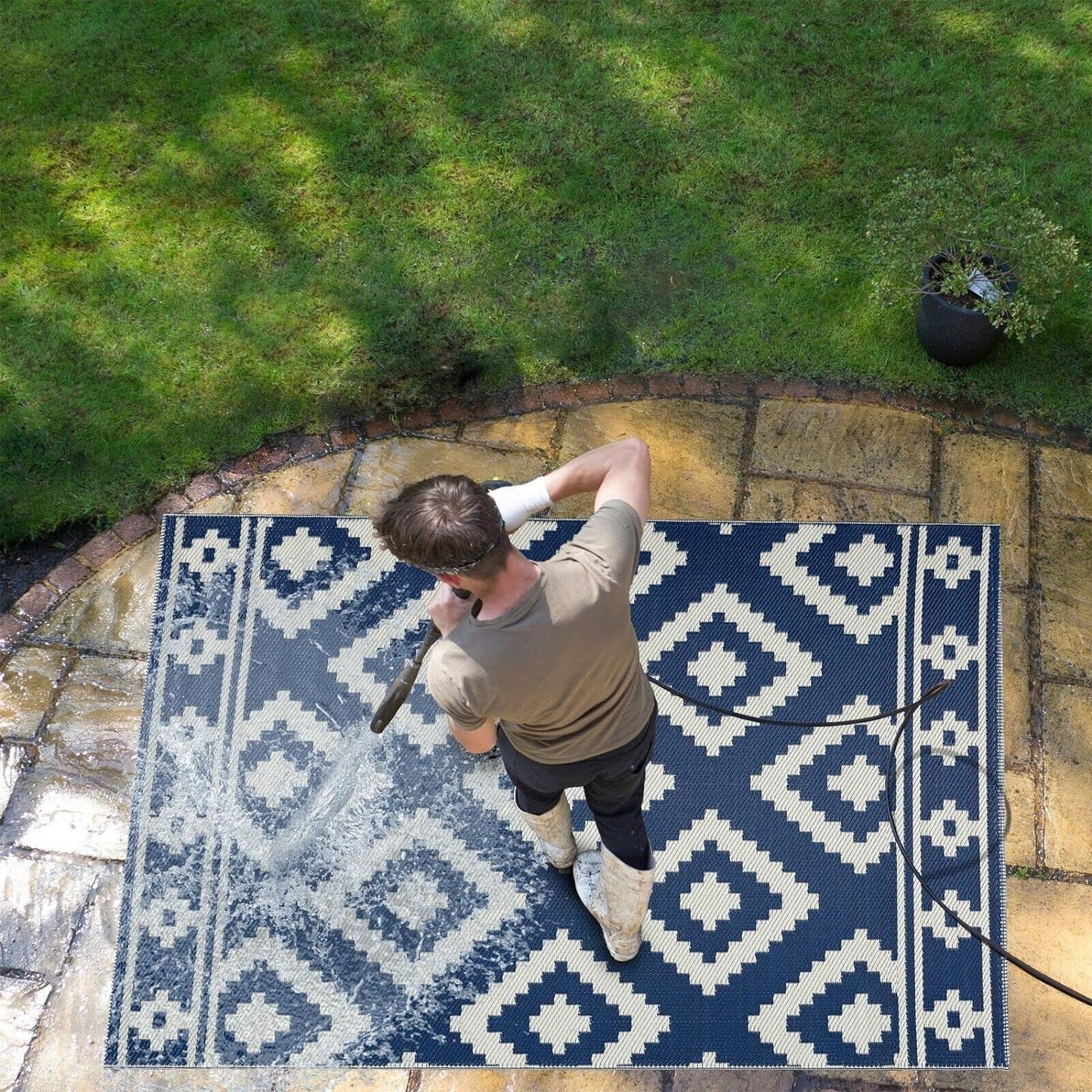 Playa Outdoor Rug - Crease-Free Recycled Plastic Floor Mat for Patio, Camping, Beach, Balcony, Porch, Deck - Weather, Water, Stain, Lightweight, Fade and UV Resistant - Milan- Navy & Creme