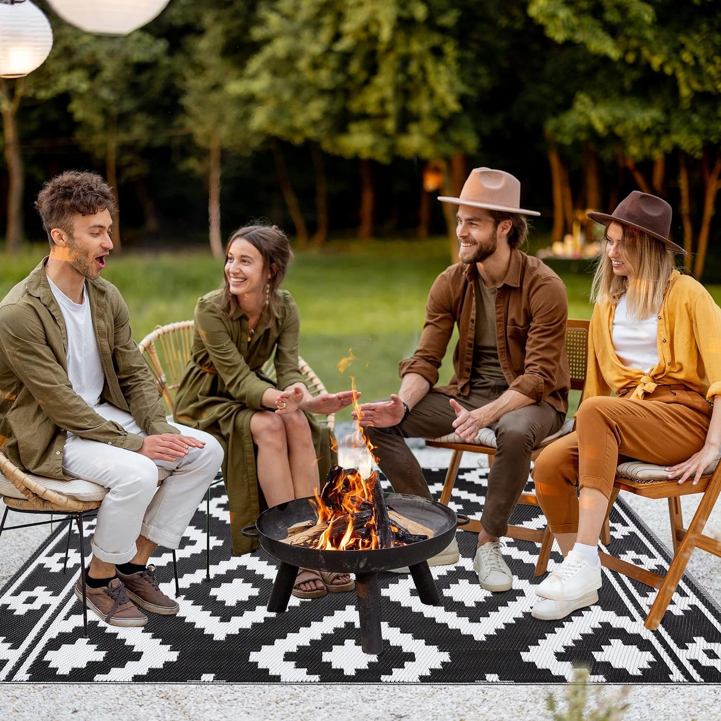 Playa Outdoor Rug - Crease-Free Recycled Plastic Floor Mat for Patio, Camping, Beach, Balcony, Porch, Deck - Weather, Water, Stain, Lightweight, Fade and UV Resistant - Milan- Black & White