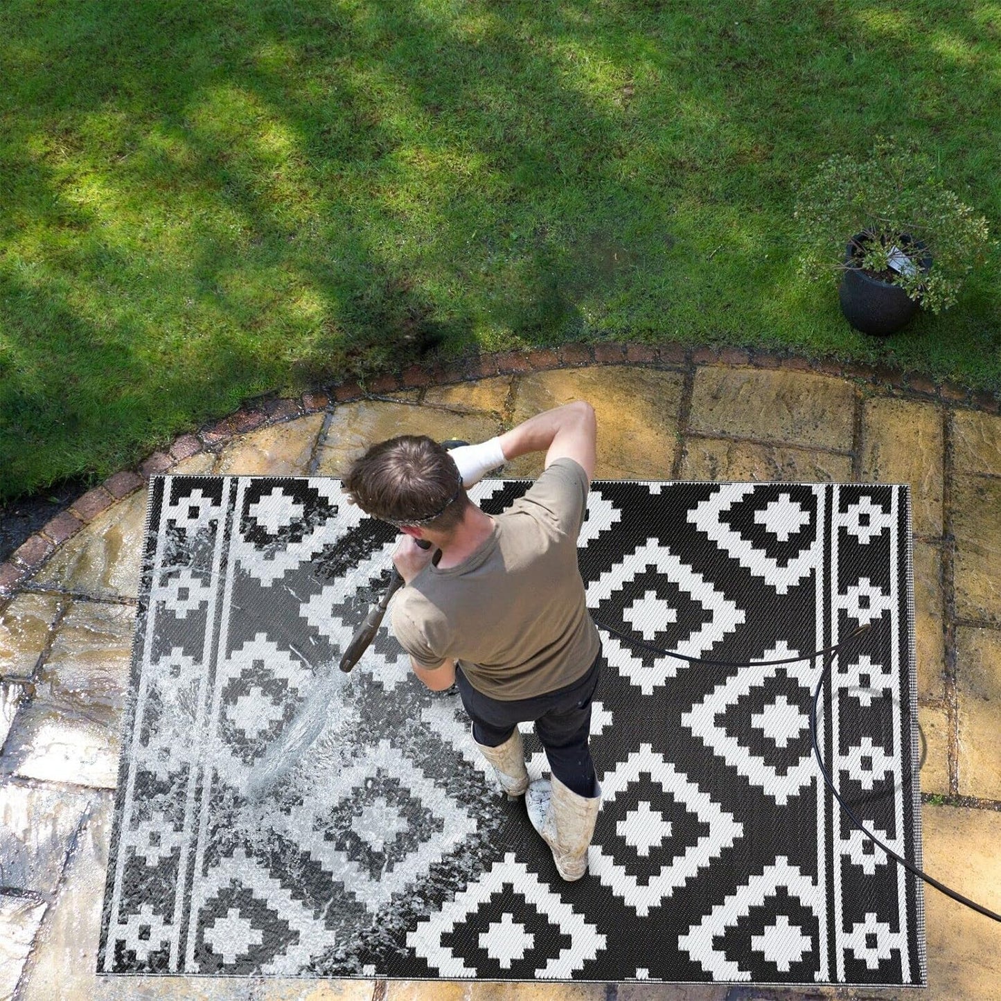 Playa Outdoor Rug - Crease-Free Recycled Plastic Floor Mat for Patio, Camping, Beach, Balcony, Porch, Deck - Weather, Water, Stain, Lightweight, Fade and UV Resistant - Milan- Black & White