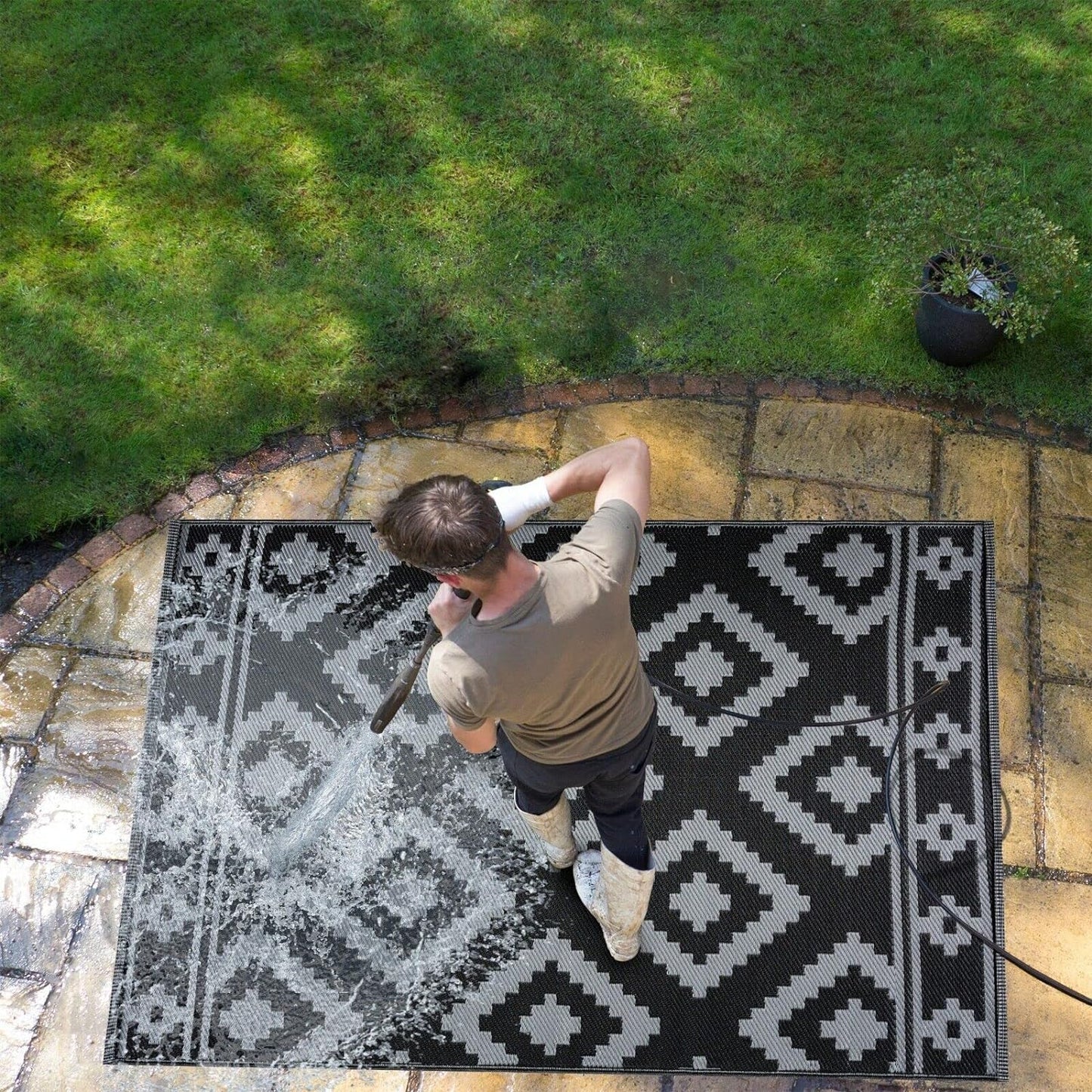 Playa Outdoor Rug - Crease-Free Recycled Plastic Floor Mat for Patio, Camping, Beach, Balcony, Porch, Deck - Weather, Water, Stain, Lightweight, Fade and UV Resistant - Milan- Black & Gray