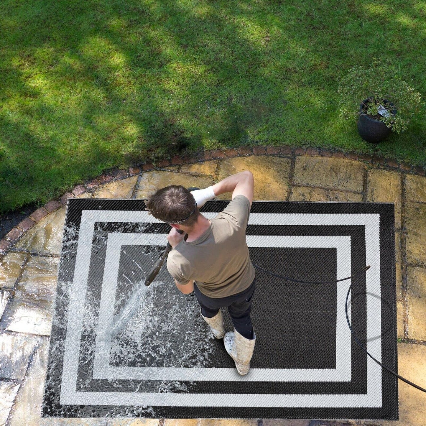 Playa Outdoor Rug - Crease-Free Recycled Plastic Floor Mat for Patio, Camping, Beach, Balcony, Porch, Deck - Weather, Water, Stain, Lightweight, Fade and UV Resistant - Paris- Black & White