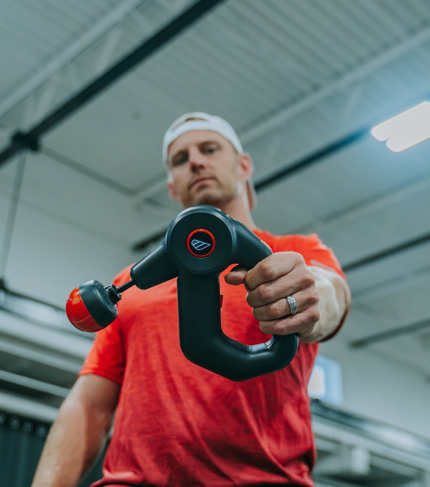 The WellBody® 5 is a therapist level percussion massage gun equipped with HeatBall, DeepSpeed Technology, extra battery , 5 tip options and a fitted sleeve.
