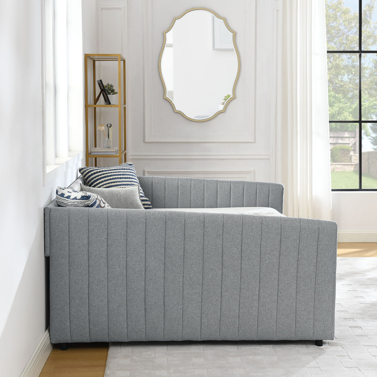 Upholstered Queen Daybed With 2 Drawers
