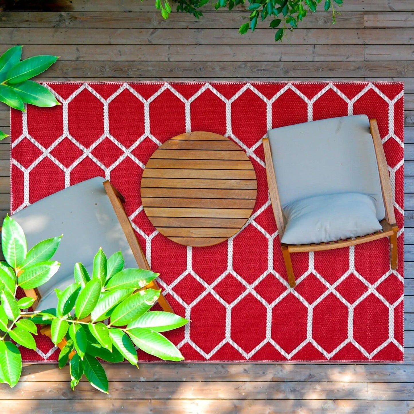 Playa Outdoor Rug - Crease-Free Recycled Plastic Floor Mat for Patio, Camping, Beach, Balcony, Porch, Deck - Weather, Water, Stain, Lightweight, Fade and UV Resistant - Miami- Red & White (8'x10')