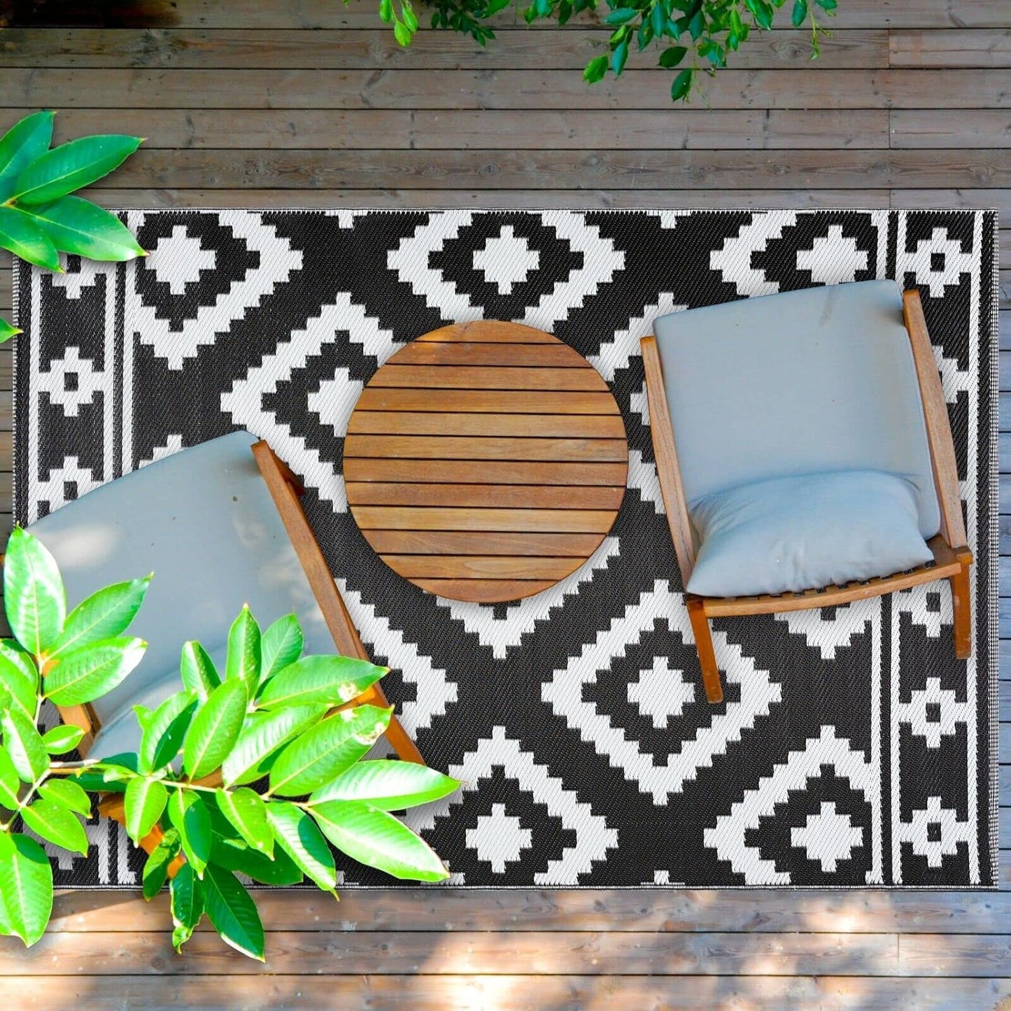 Playa Outdoor Rug - Crease-Free Recycled Plastic Floor Mat for Patio, Camping, Beach, Balcony, Porch, Deck - Weather, Water, Stain, Lightweight, Fade and UV Resistant - Milan- Black & White (8'x10')