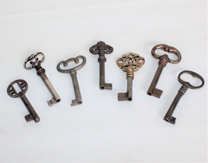 Vintage Keys, set of 7