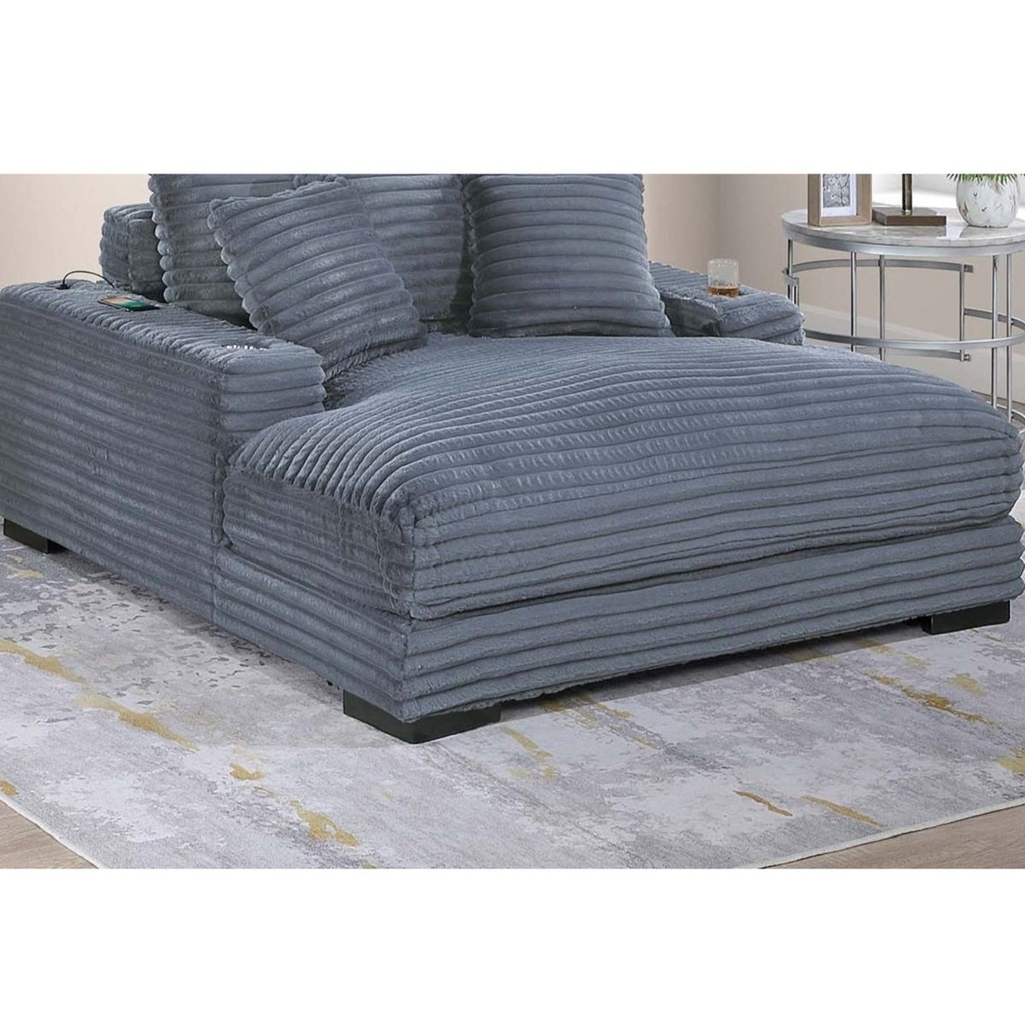 Chaise Lounge With 2 Cup Holders And USB Ports