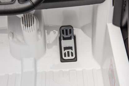 12V7A 30W*2 Four-Wheel Drive Seat One Button Start, Forward And Backward, High And Low Speed, Music, Front Light, Power Display, Two Doors Can Open, 2.4G R / C, Seat Belt Four Wheel Absorber