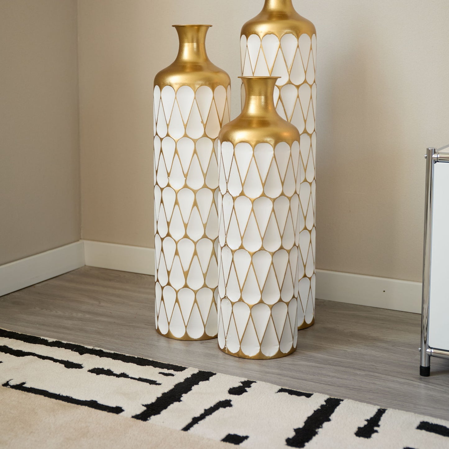 Floor Metal Vase Modern Style Decoration Home Droplet Shaped Metal Vase 3 Piece Set Gorgeous Home Decoration Large Glazed Metal Vase - Gold / White