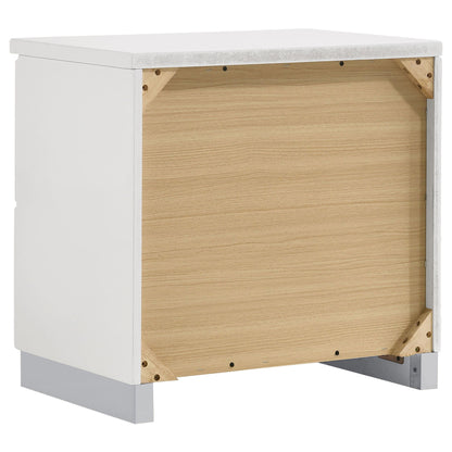 Escalon - 4 Piece Bedroom Set With Paneled Headboard Accents Upholstered - Glossy White