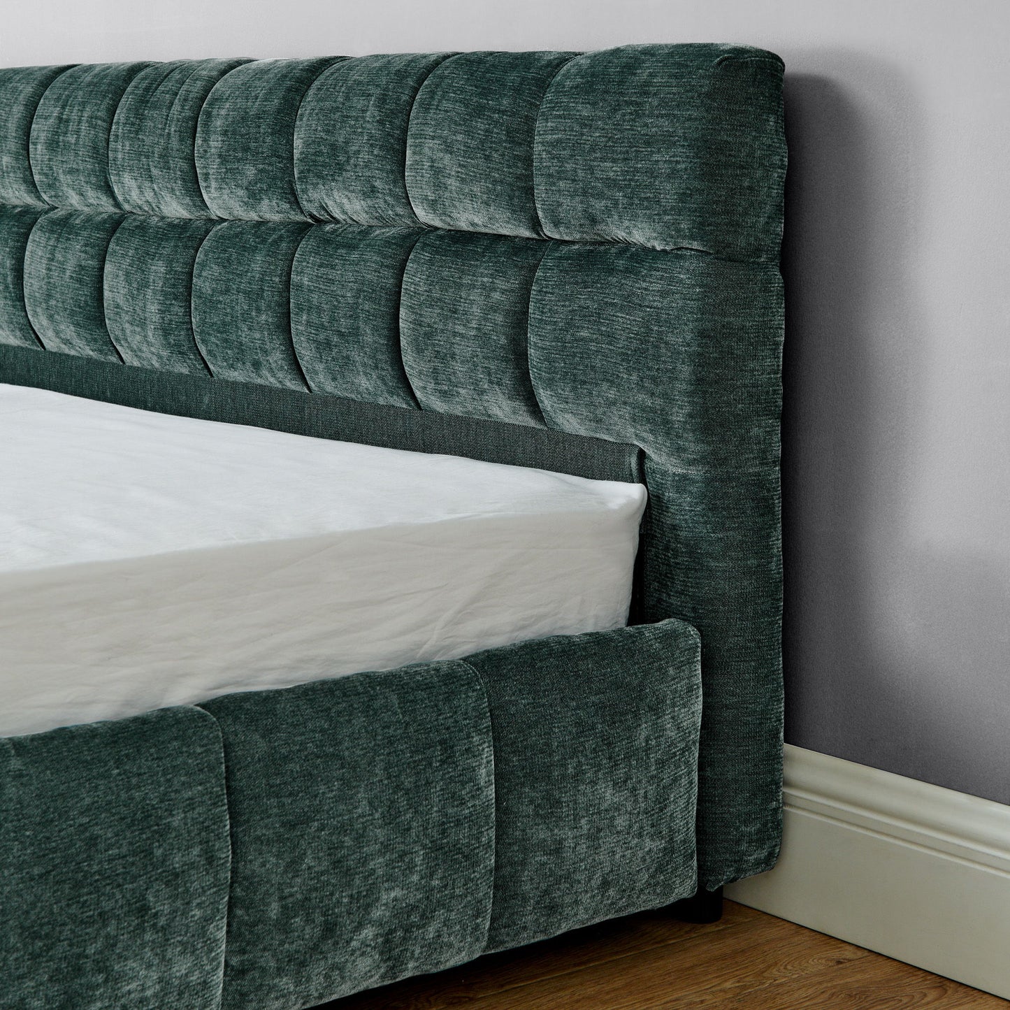 Modern Platform Bed Frame With Thick Fabric