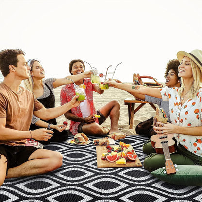 Playa Outdoor Rug - Crease-Free Recycled Plastic Floor Mat for Patio, Camping, Beach, Balcony, Porch, Deck - Weather, Water, Stain, Lightweight, Fade and UV Resistant - Venice- Black & White