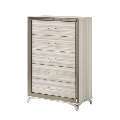 Star - Chest - White