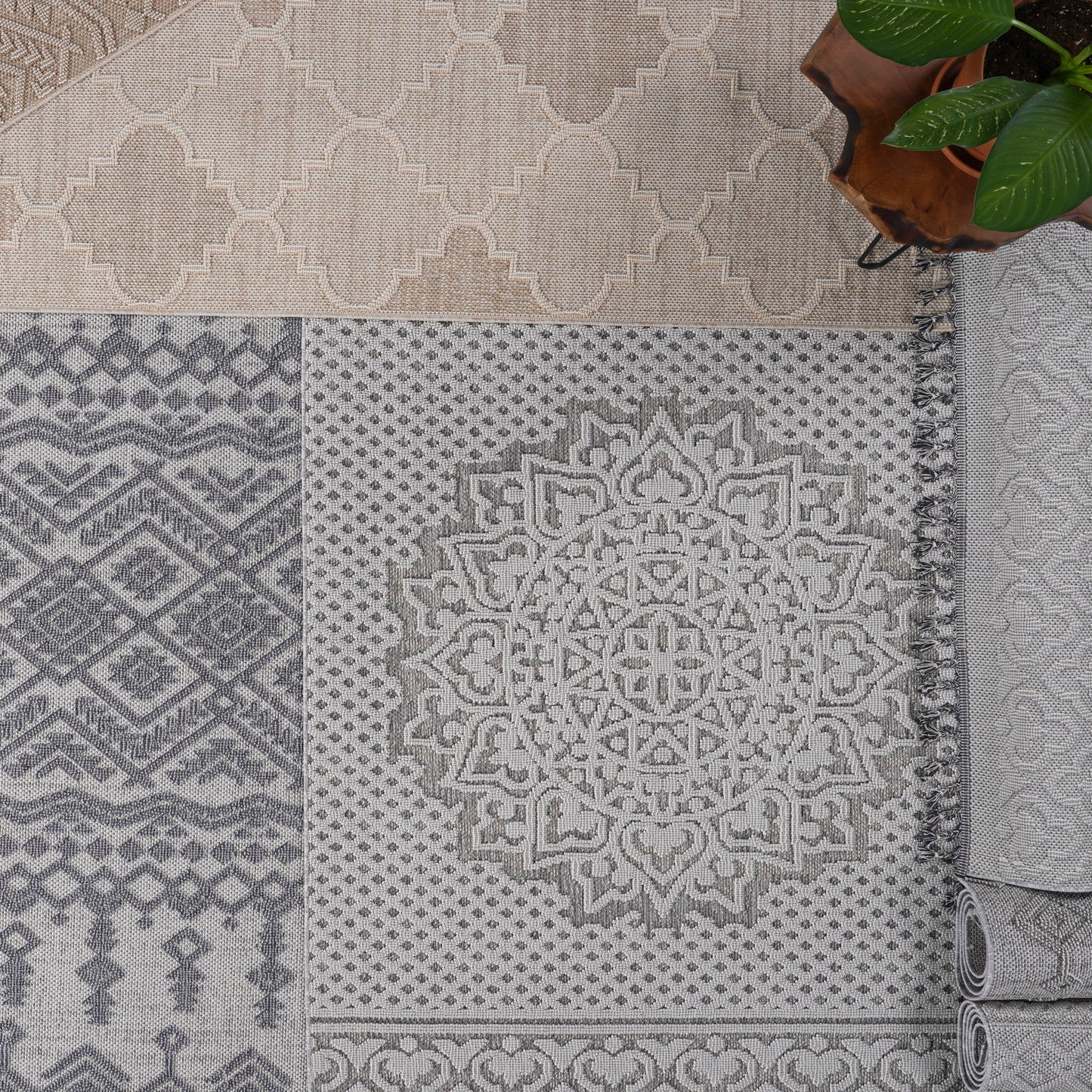 Guros - 8' X 10' Geometric Indoor / Outdoor Area Rug - White