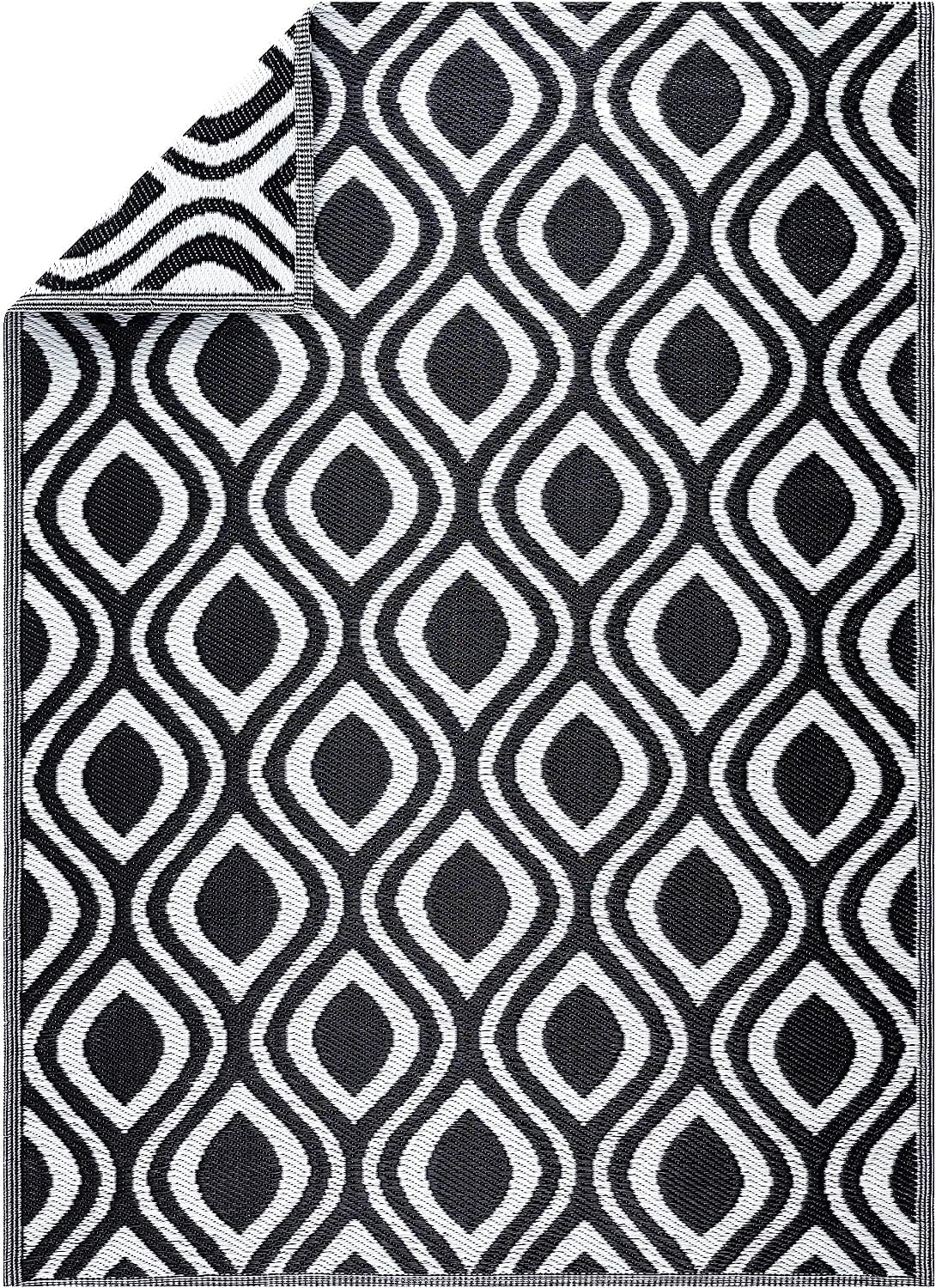 Playa Outdoor Rug - Crease-Free Recycled Plastic Floor Mat for Patio, Camping, Beach, Balcony, Porch, Deck - Weather, Water, Stain, Lightweight, Fade and UV Resistant - Venice- Black & White