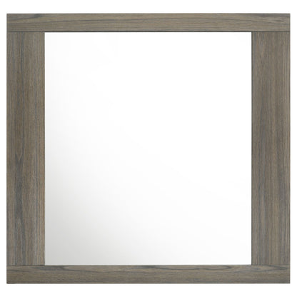 4 Piece Queen Bedroom Set With Built In Storage And Mirror - Oak