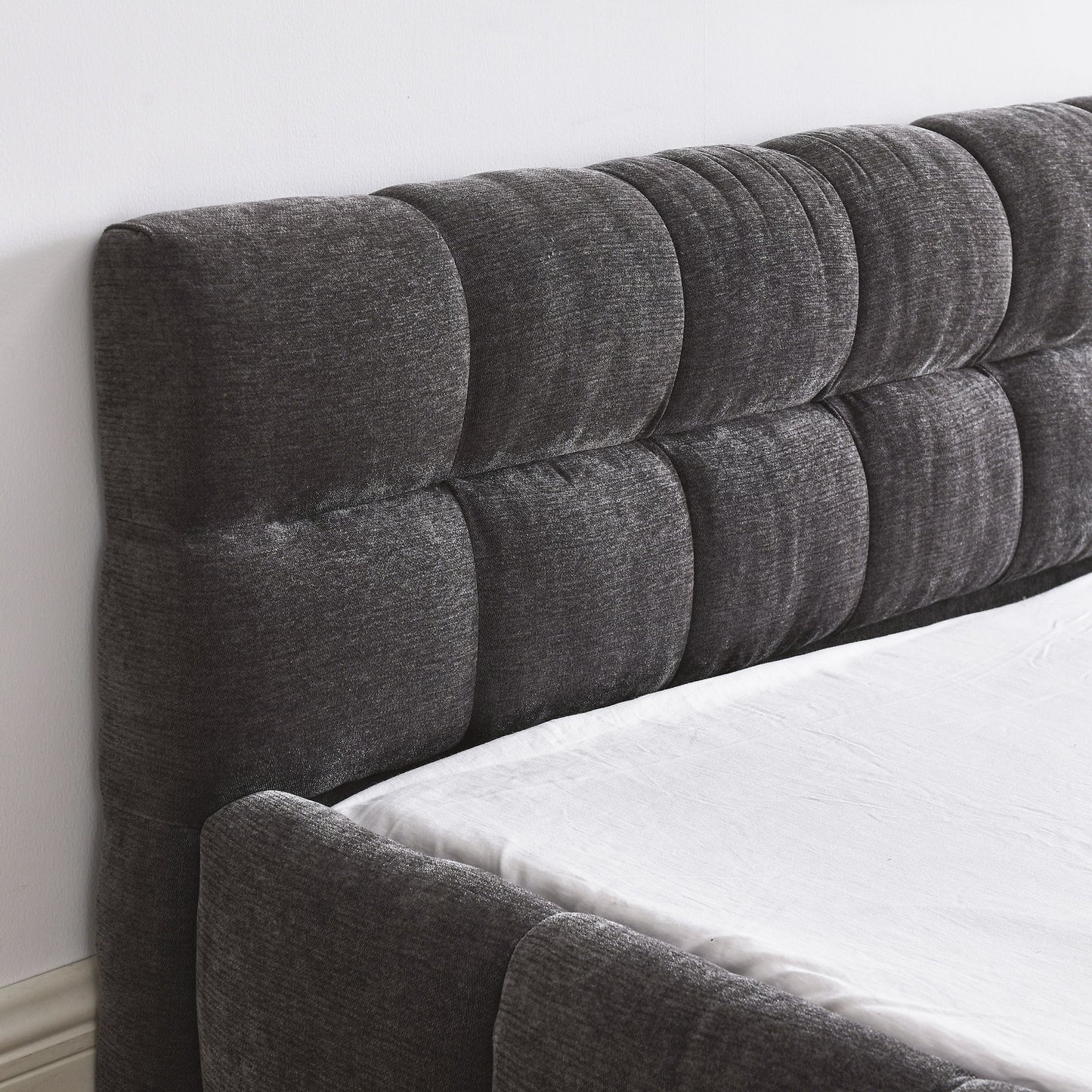 Modern Platform Bed Frame With Thick Fabric