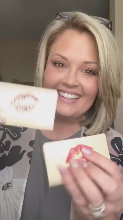 LIP PRINT - ALL THE BUZZ