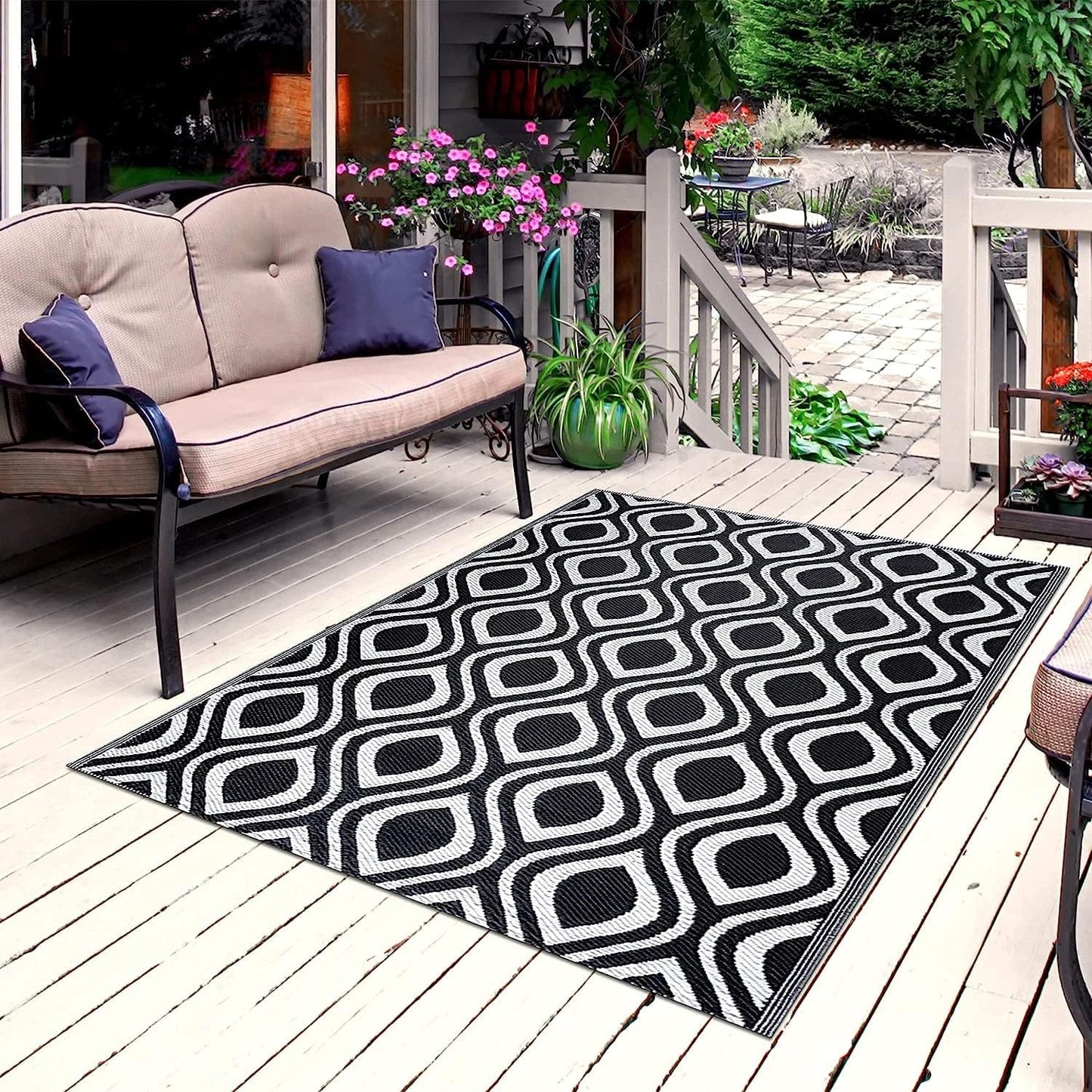 Playa Outdoor Rug - Crease-Free Recycled Plastic Floor Mat for Patio, Camping, Beach, Balcony, Porch, Deck - Weather, Water, Stain, Lightweight, Fade and UV Resistant - Venice- Black & White (8'x10')