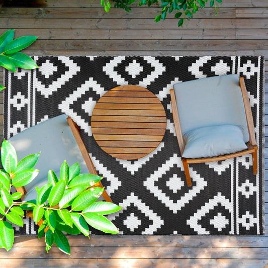 Playa Outdoor Rug - Crease-Free Recycled Plastic Floor Mat for Patio, Camping, Beach, Balcony, Porch, Deck - Weather, Water, Stain, Lightweight, Fade and UV Resistant - Milan- Black & White (8'x10')